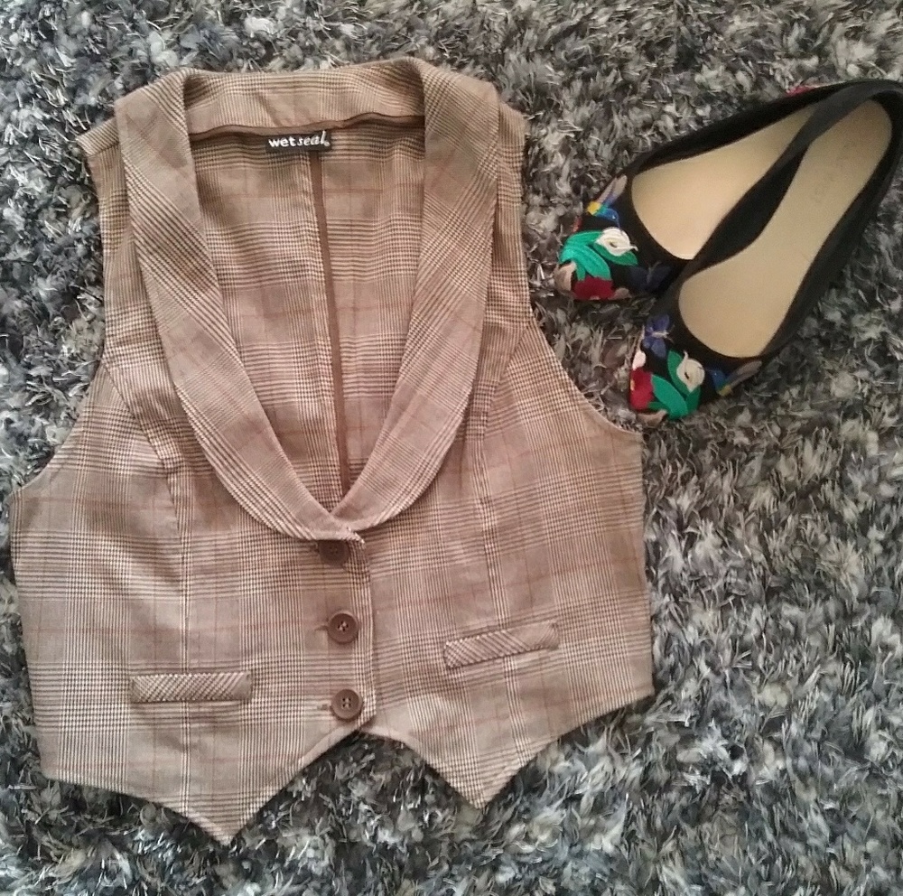 2 for $9 Like new super chic plaid vest